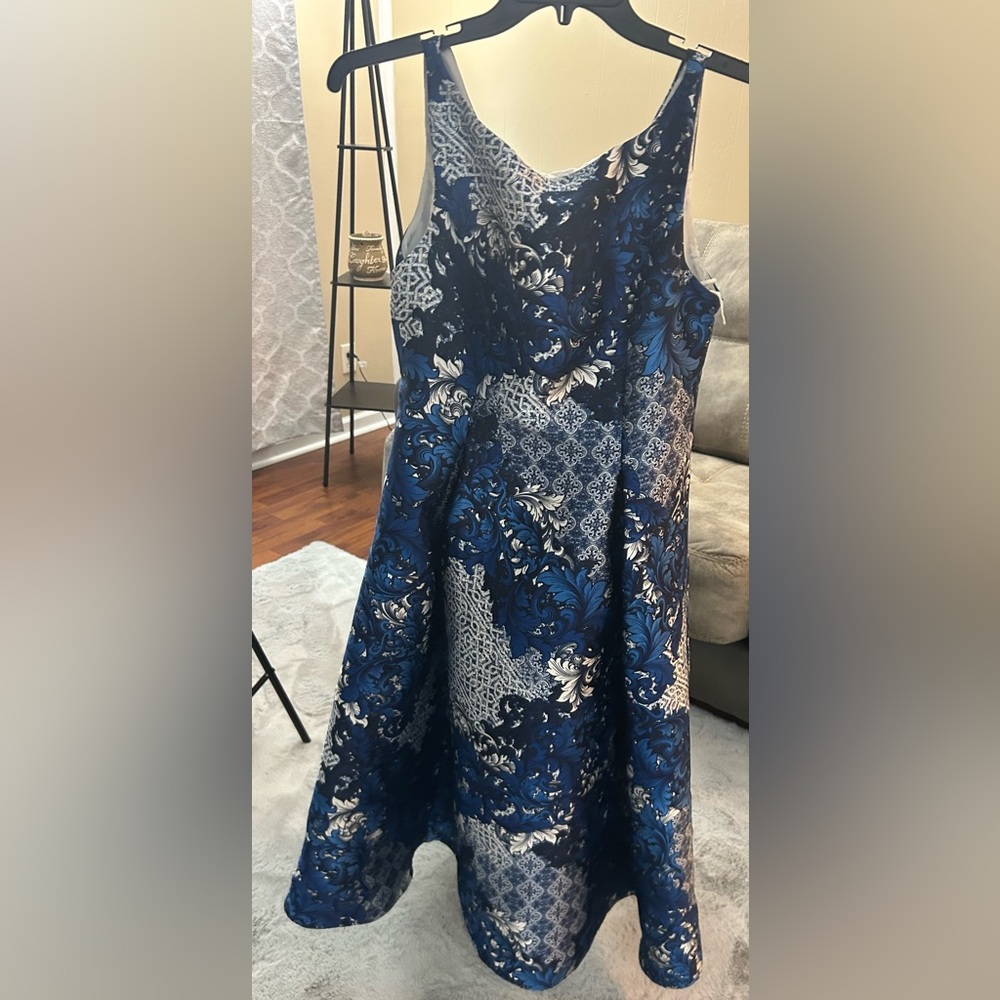 Adrianna Papell Elegant Blue and White Floral Dress